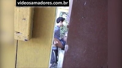 Voyeur filma unha parella nova follando ata que descobre imaxes de vídeo
